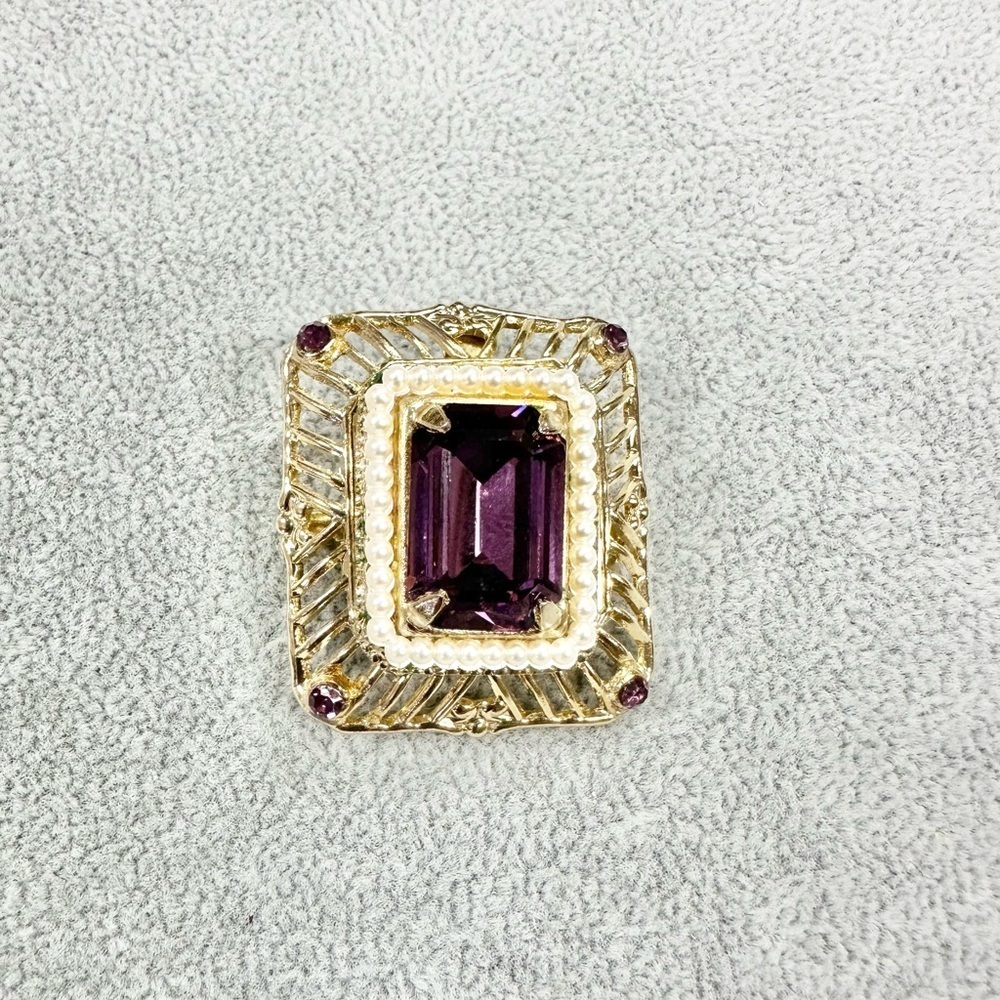 Vintage Coro Gold Tone Faceted Purple Glass Rhinestone Faux Pearl Brooch Pendant